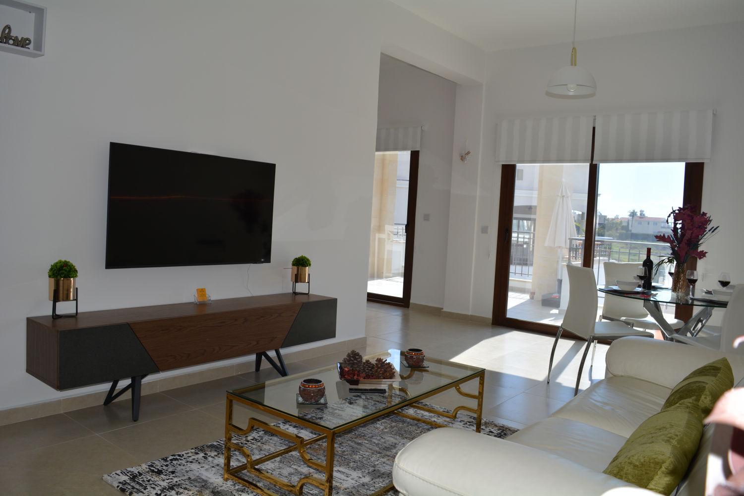 Eleona's Royal Gardens By Yiota - Luxury 2 Bed Apartment in Exclusive Complex