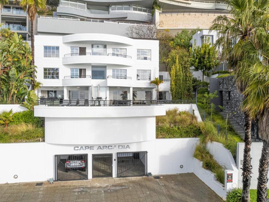 Hotel Bali and Eva Fresnaye. Luxurious 7 bedroom villa. Pool and grand patio - Image 1