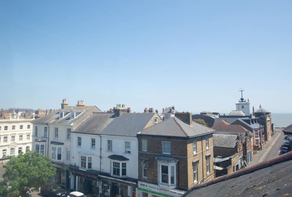 Stunning large Victorian Maisonette with sea view view 4