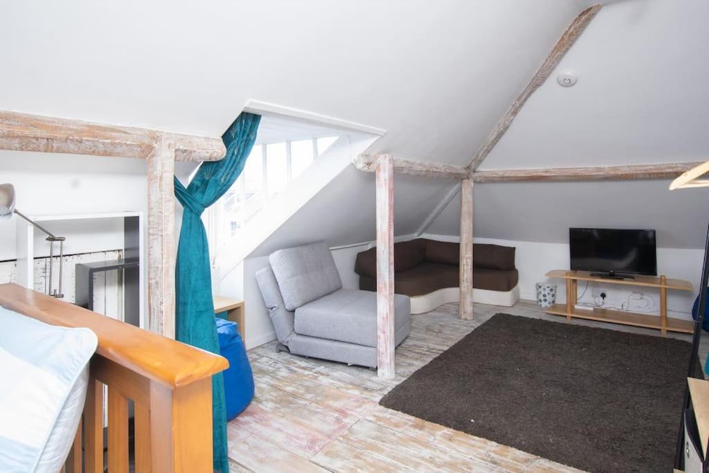 Stunning large Victorian Maisonette with sea view view 5