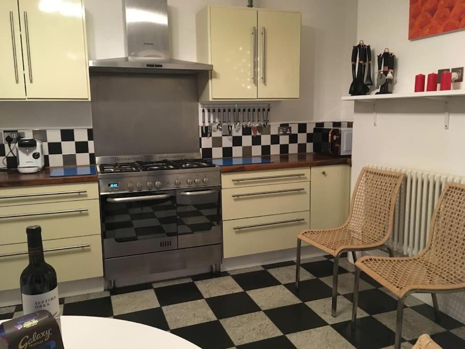 Stunning large Victorian Maisonette with sea view view 2