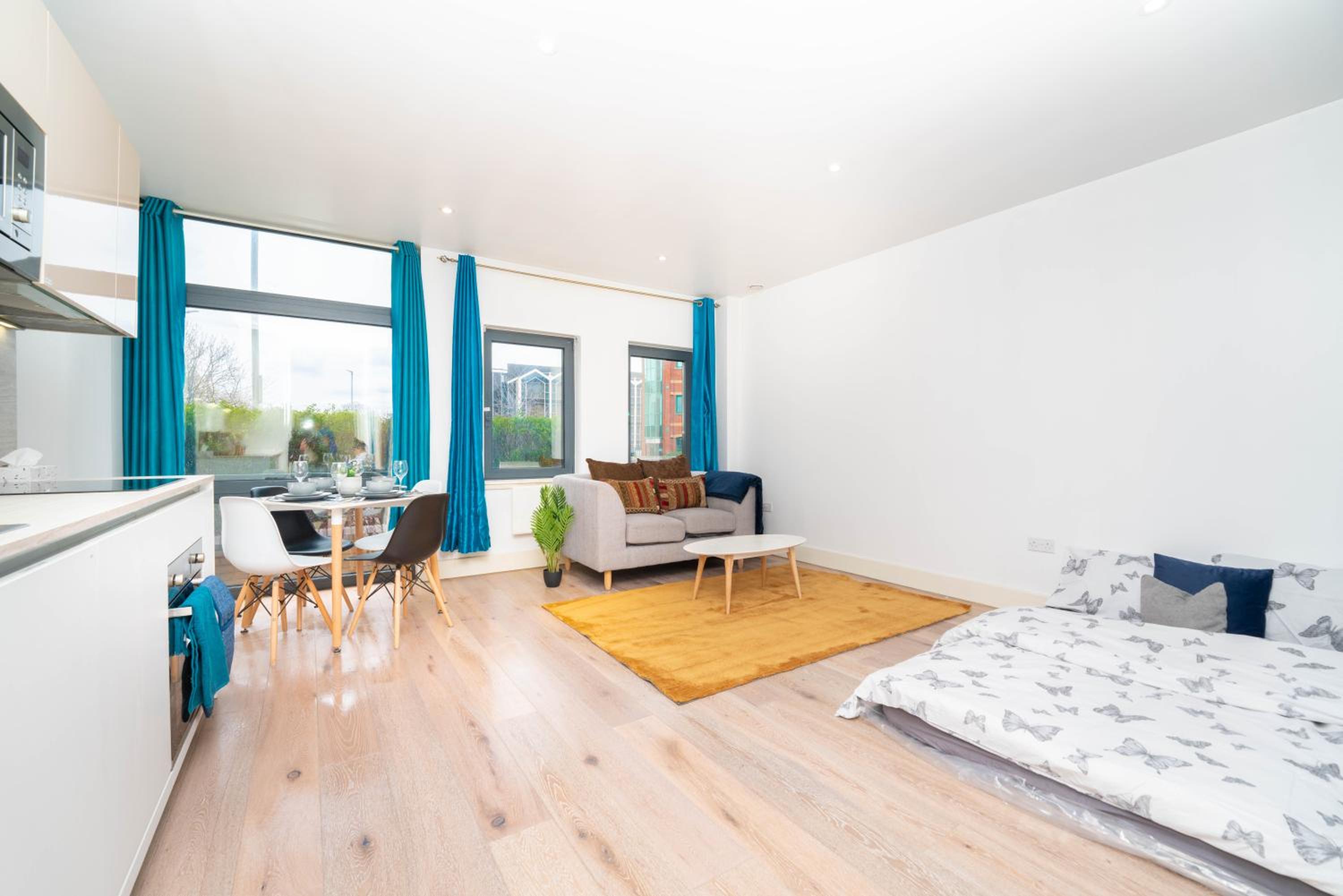 One bed flat with additional double mattress suitable for 4 view 2