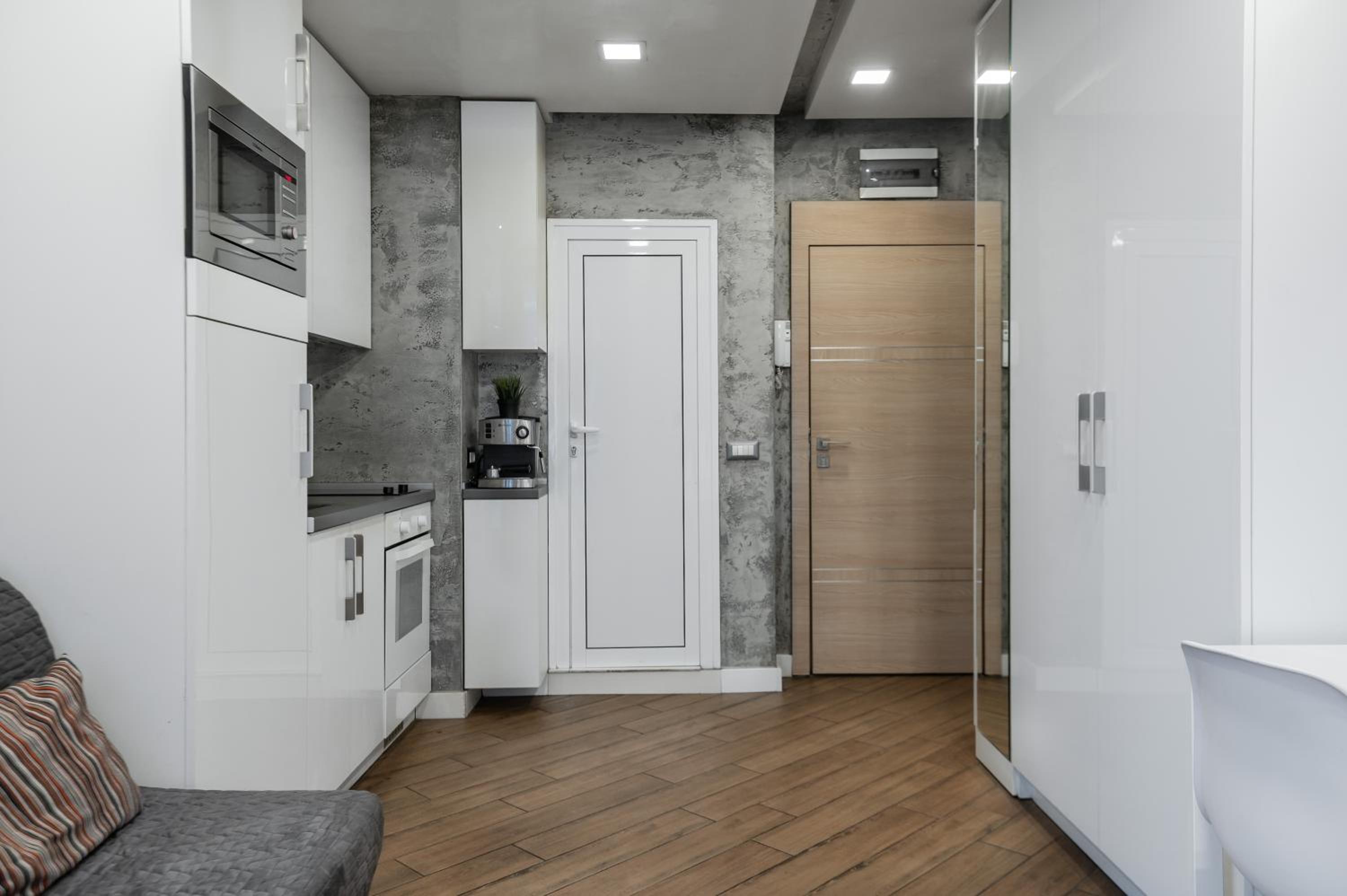 Luxury Studio Silver by Flat Mаnager view 2
