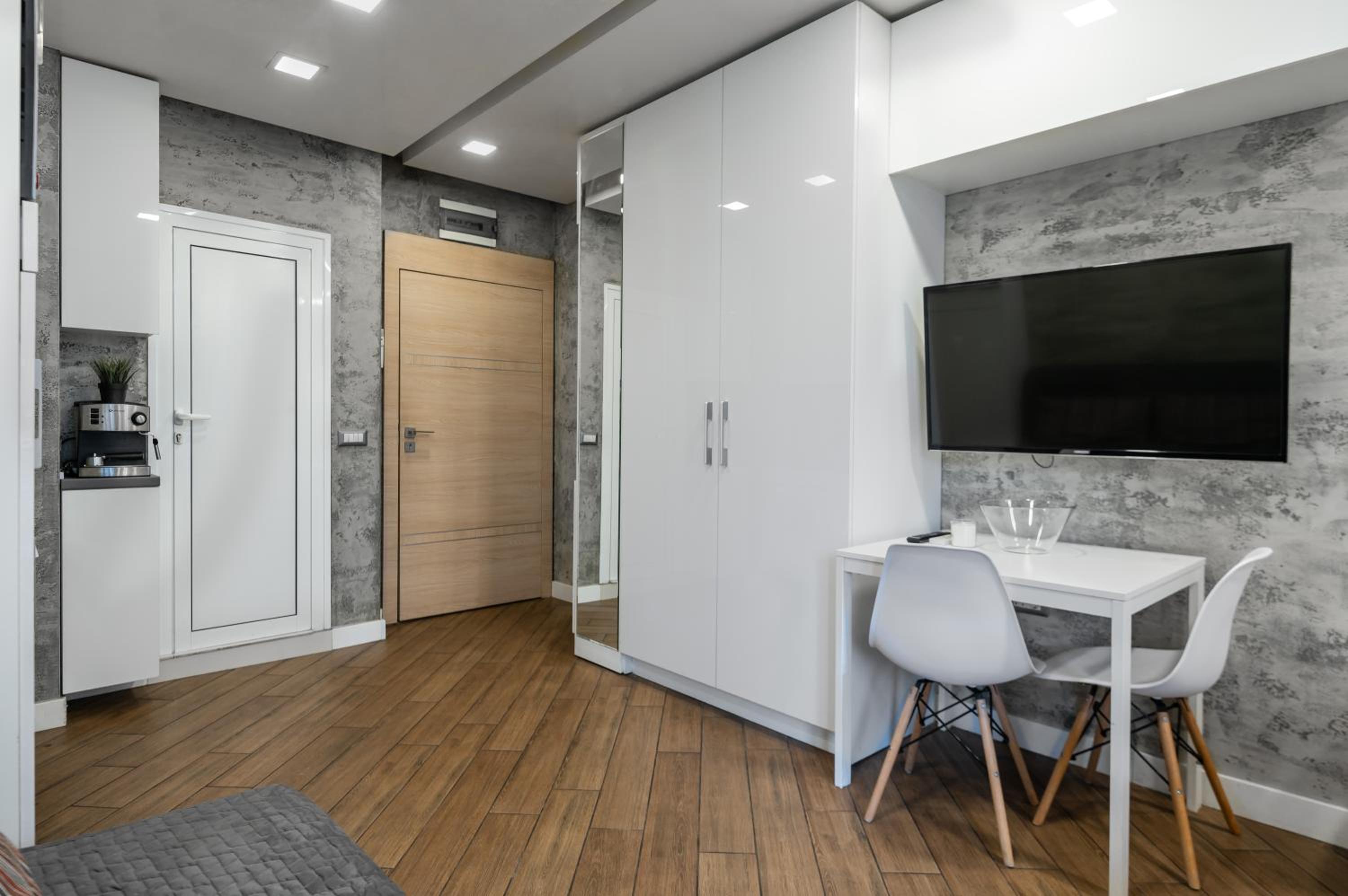 Luxury Studio Silver by Flat Mаnager view 5