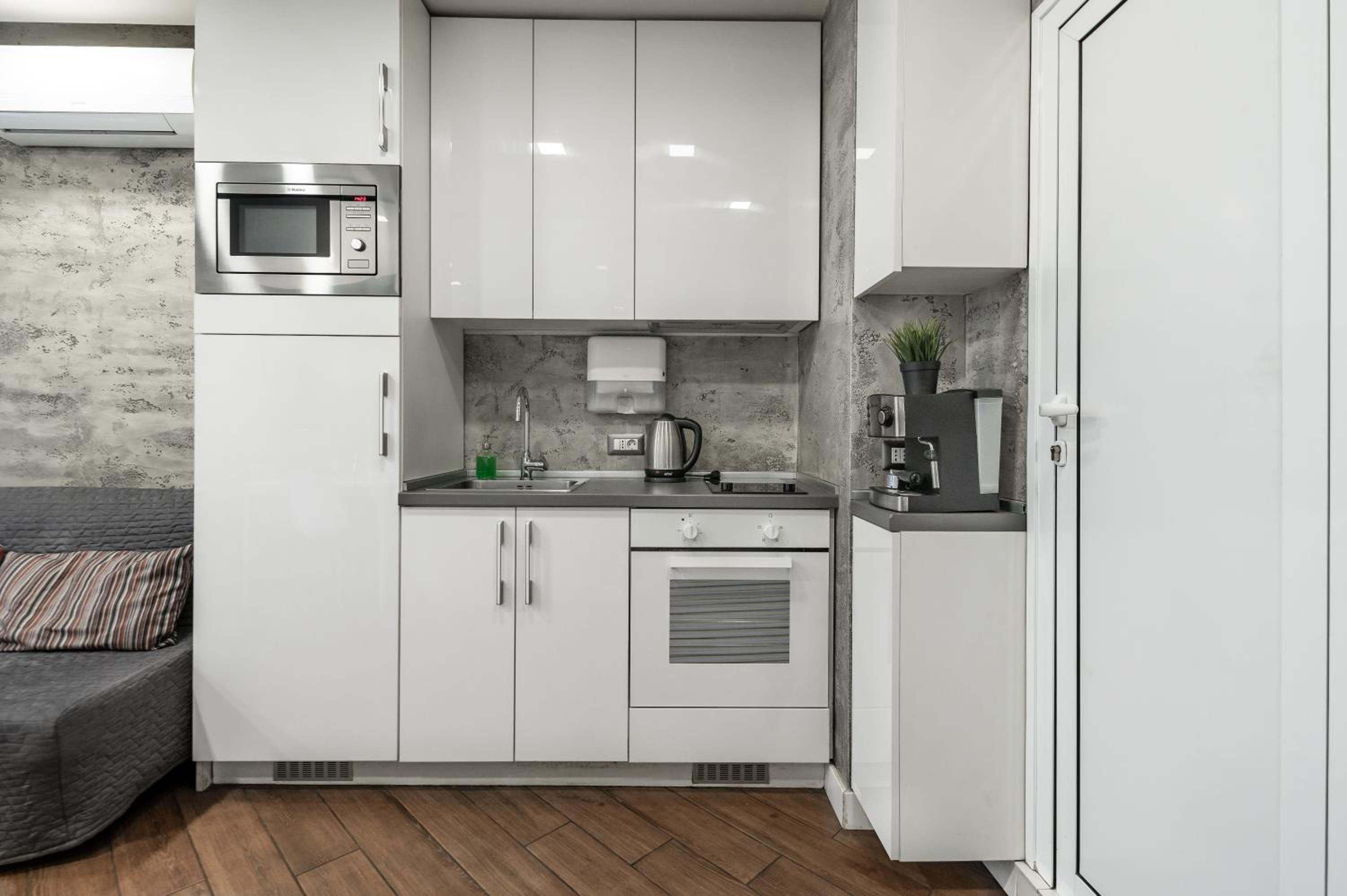 Luxury Studio Silver by Flat Mаnager view 4