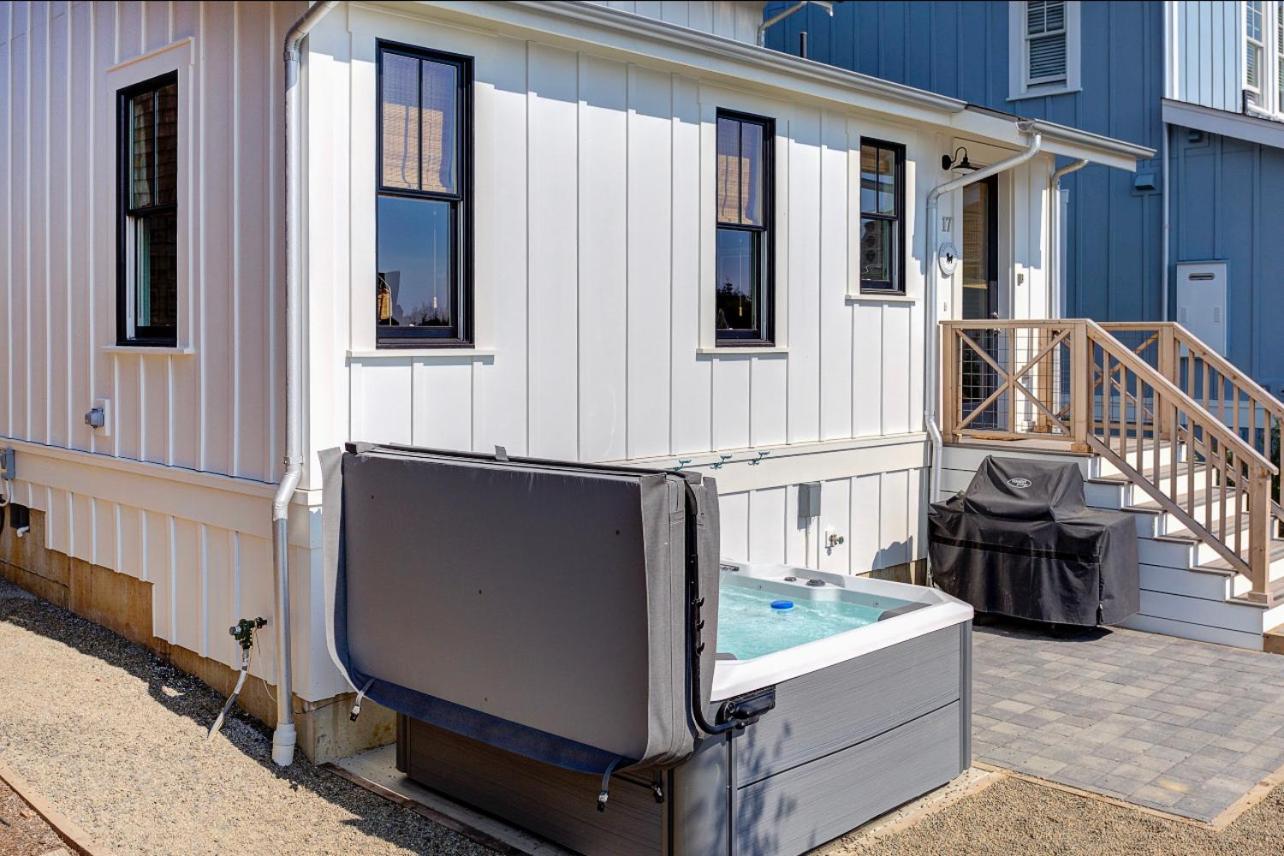 Easy Breezy Cottage Seabrook WA Dog Friendly w/ Hot Tub view 5