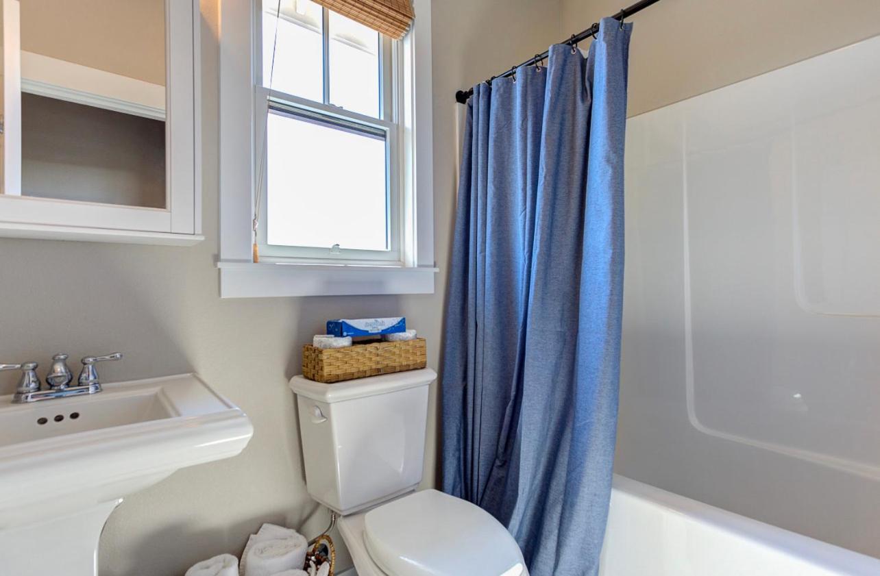 Easy Breezy Cottage Seabrook WA Dog Friendly w/ Hot Tub view 4