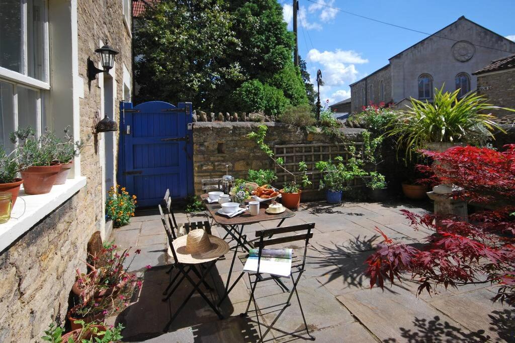 Charming Cottage in the Heart of Frome with parking