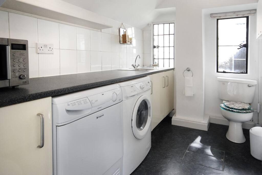 Charming Cottage in the Heart of Frome with parking