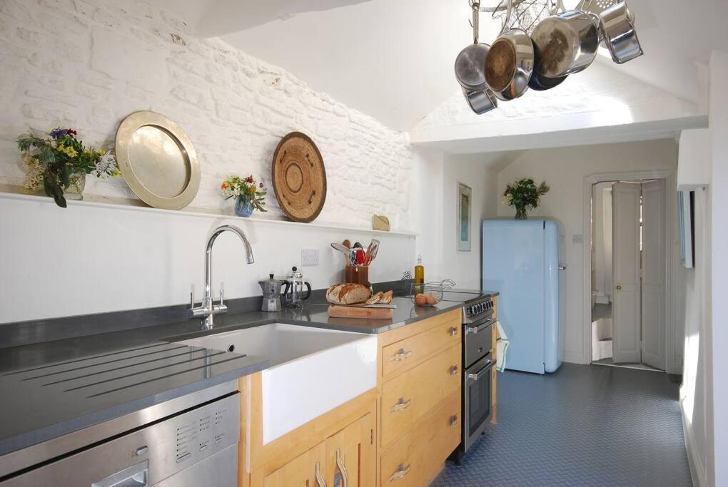 Charming Cottage in the Heart of Frome with parking