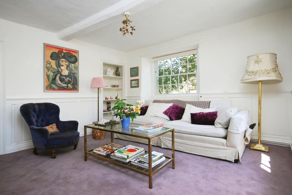 Charming Cottage in the Heart of Frome with parking