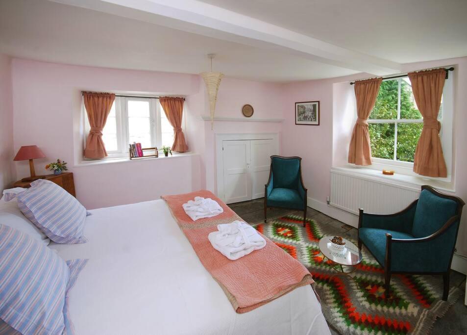 Charming Cottage in the Heart of Frome with parking
