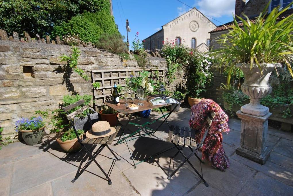 Charming Cottage in the Heart of Frome with parking