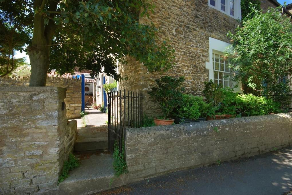 Charming Cottage in the Heart of Frome with parking