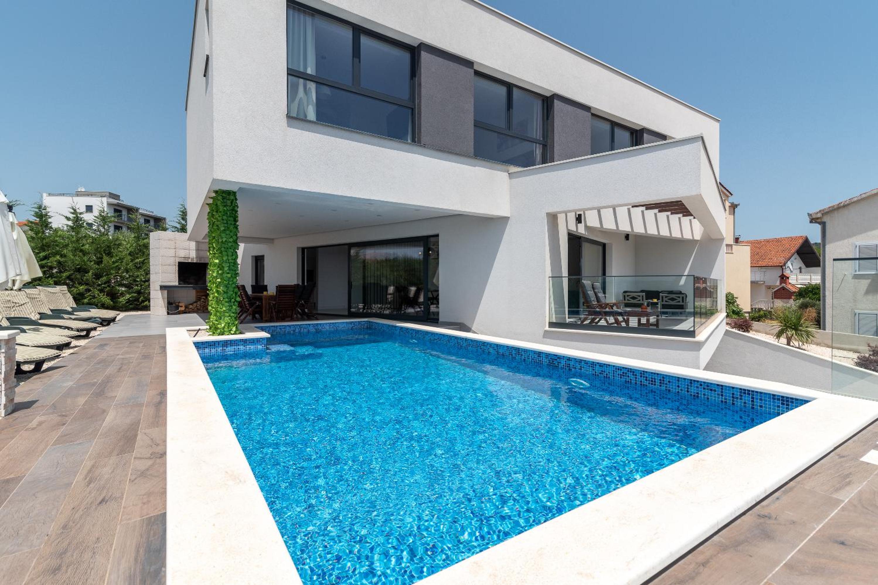 Villalux2022 mit Pool beheizt view 2