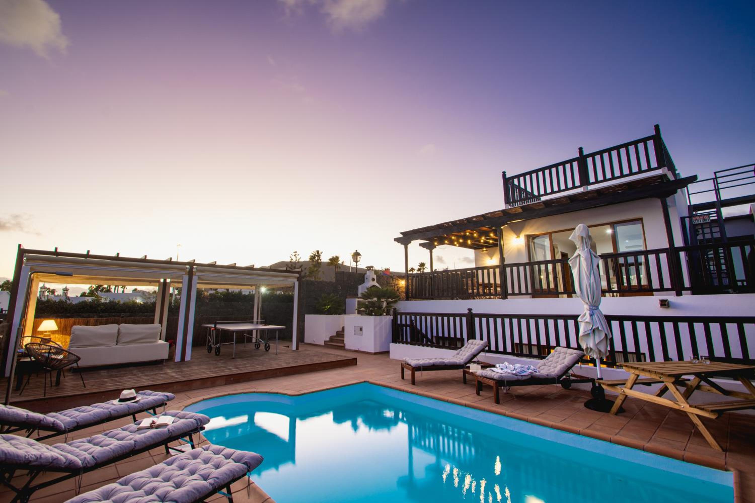 Villa Cavendish with sea views and heatable pool close to Flamingo Beach
