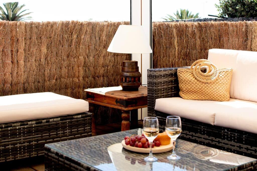 Villa Cavendish with sea views and heatable pool close to Flamingo Beach