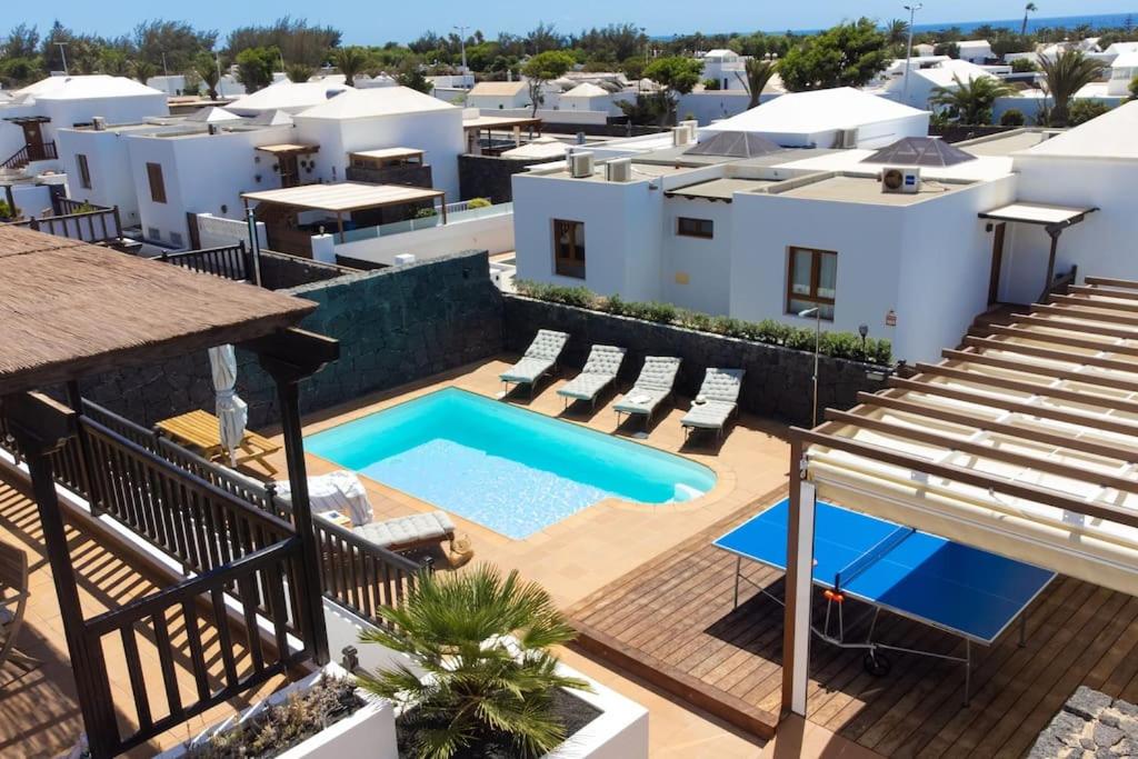 Villa Cavendish with sea views and heatable pool close to Flamingo Beach