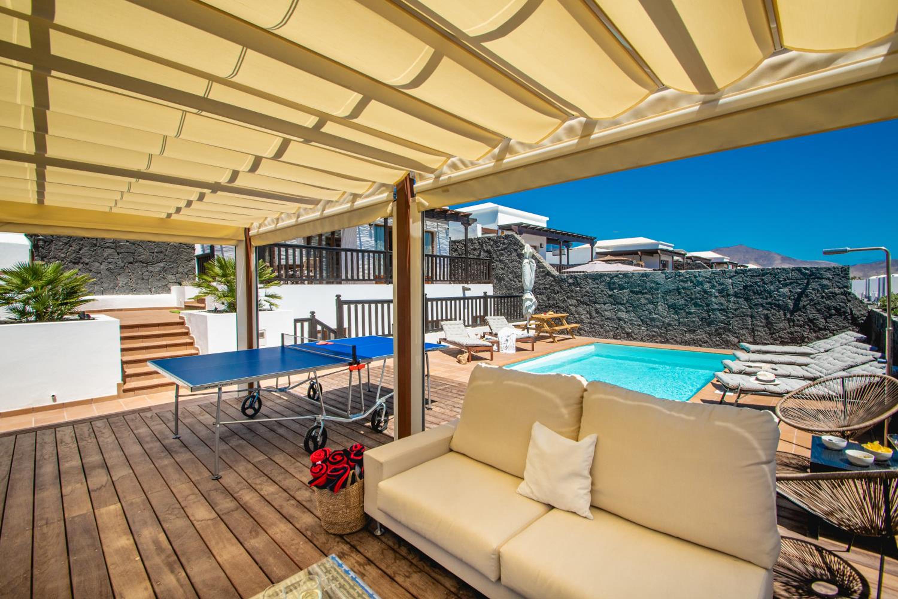 Villa Cavendish with sea views and heatable pool close to Flamingo Beach