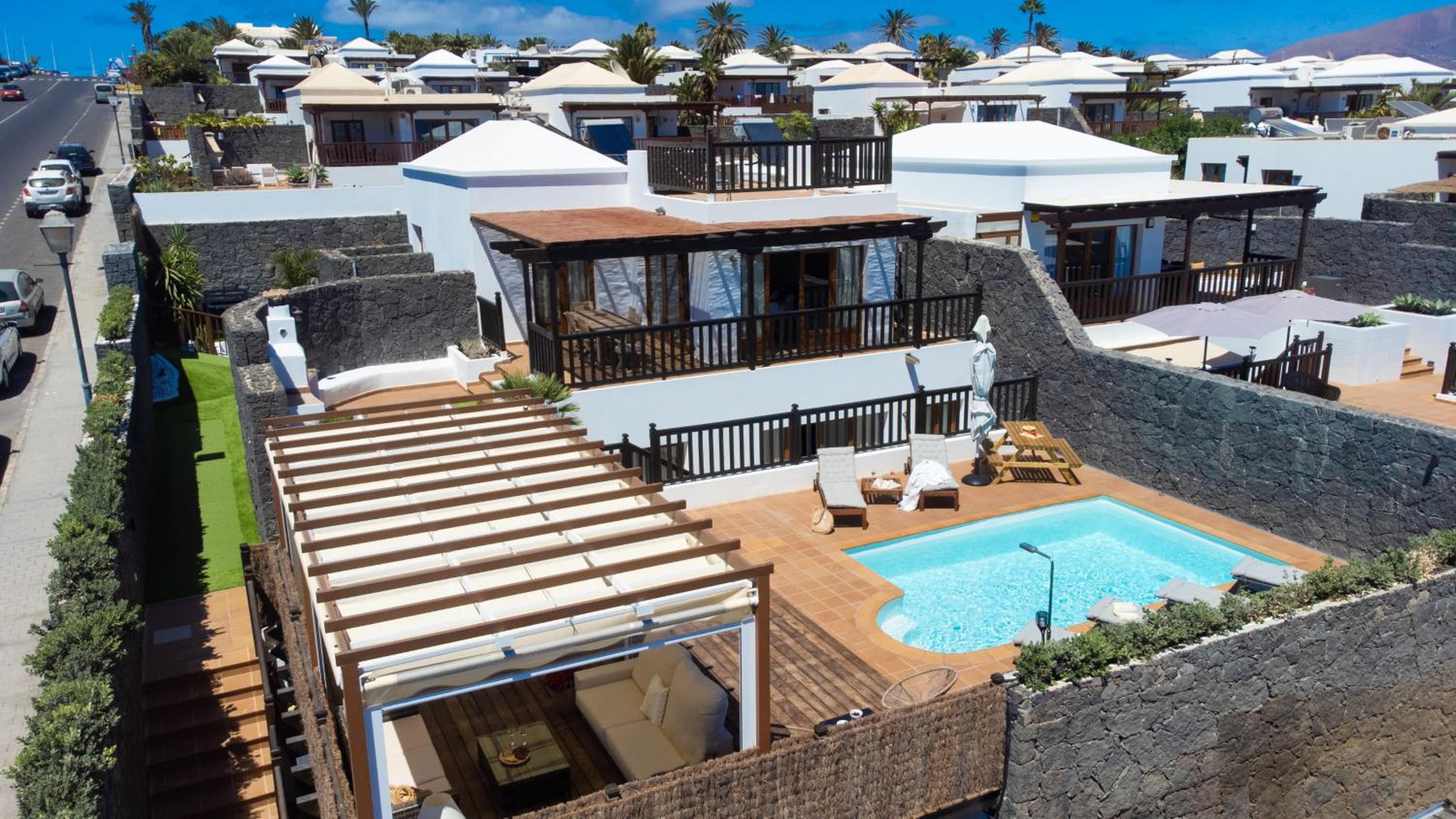 Villa Cavendish with sea views and heatable pool close to Flamingo Beach