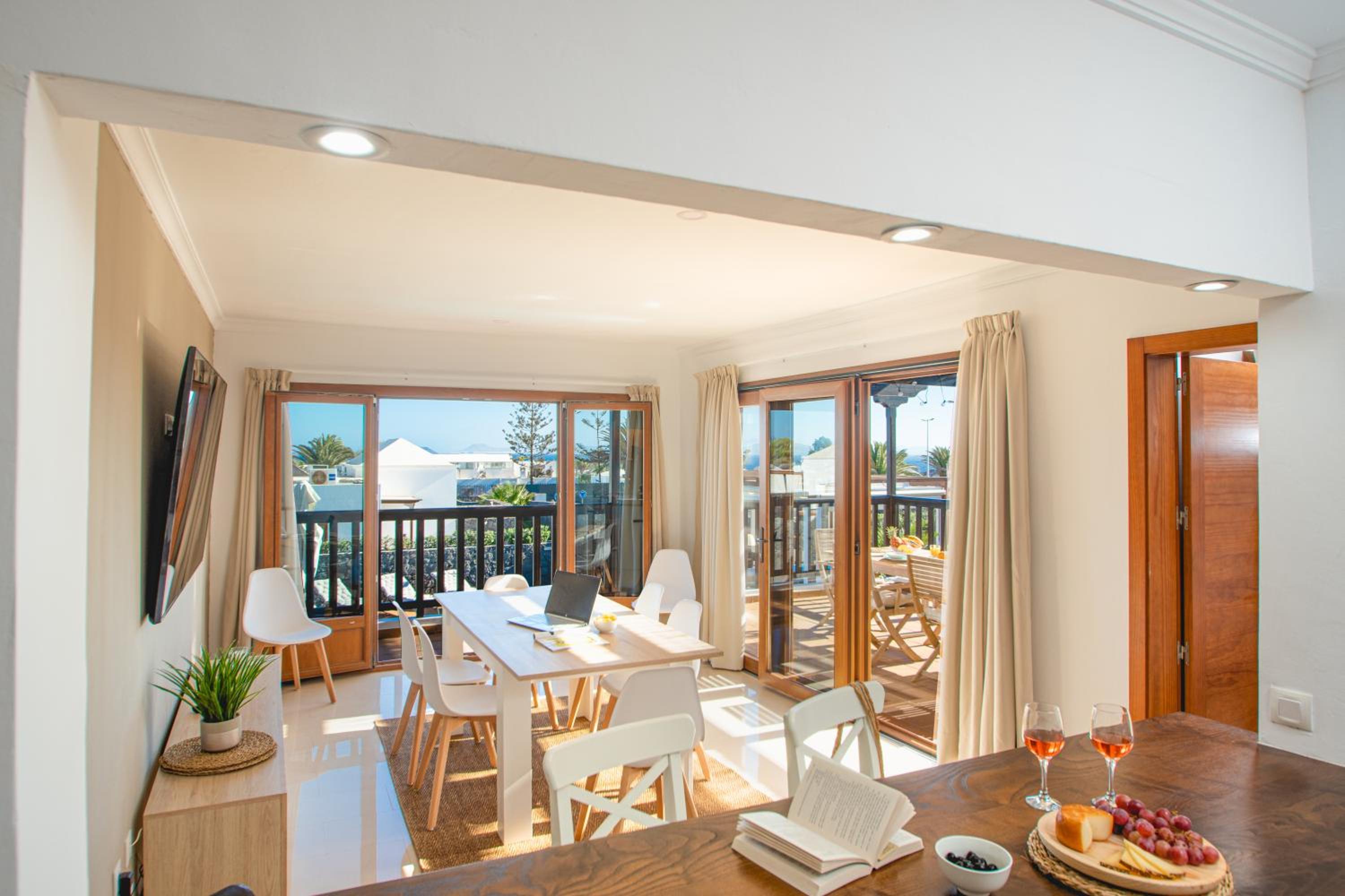Villa Cavendish with sea views and heatable pool close to Flamingo Beach