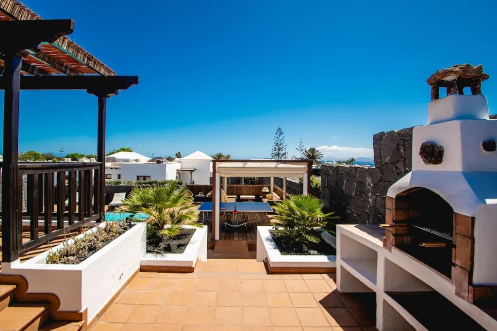 Villa Cavendish with sea views and heatable pool close to Flamingo Beach