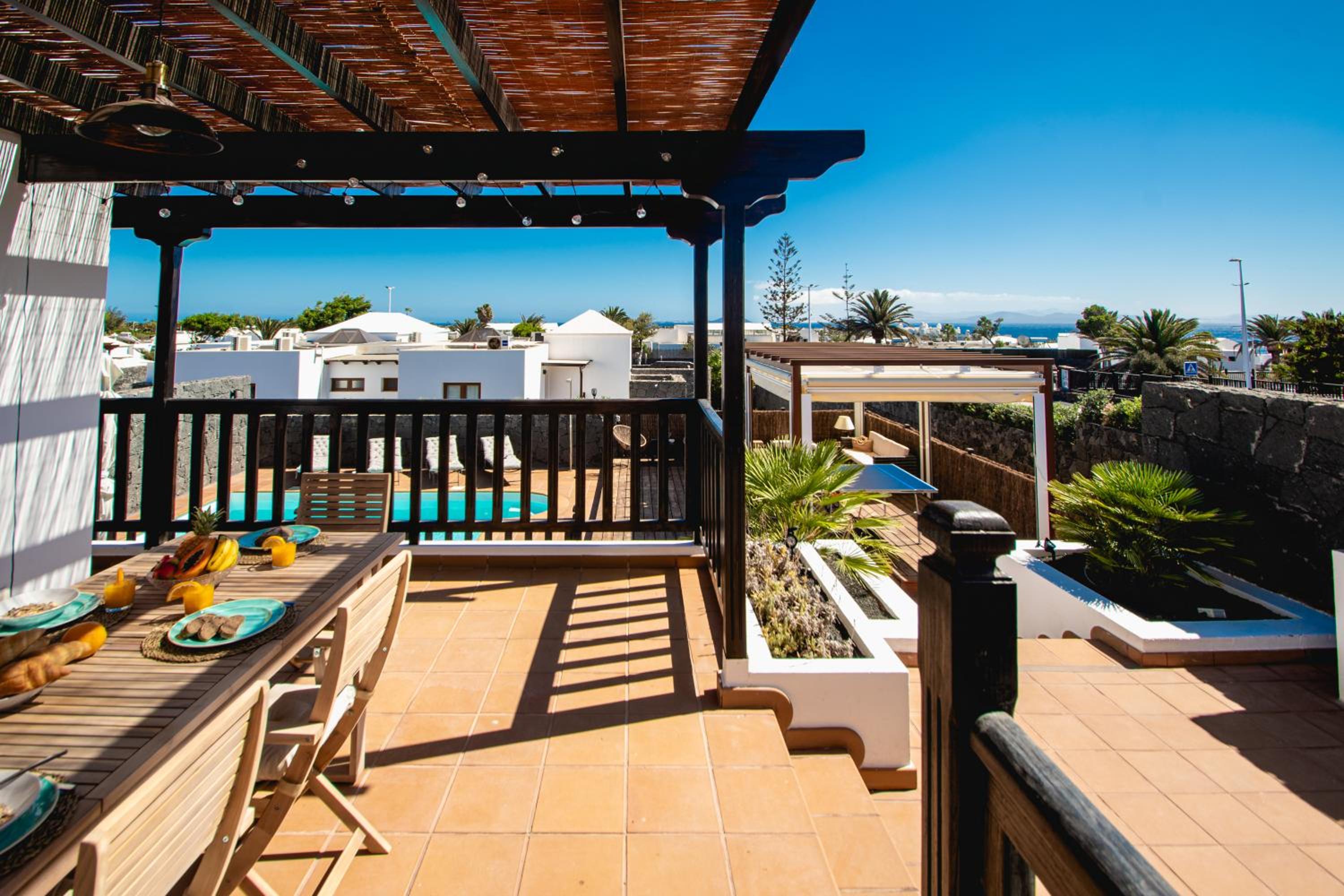Villa Cavendish with sea views and heatable pool close to Flamingo Beach