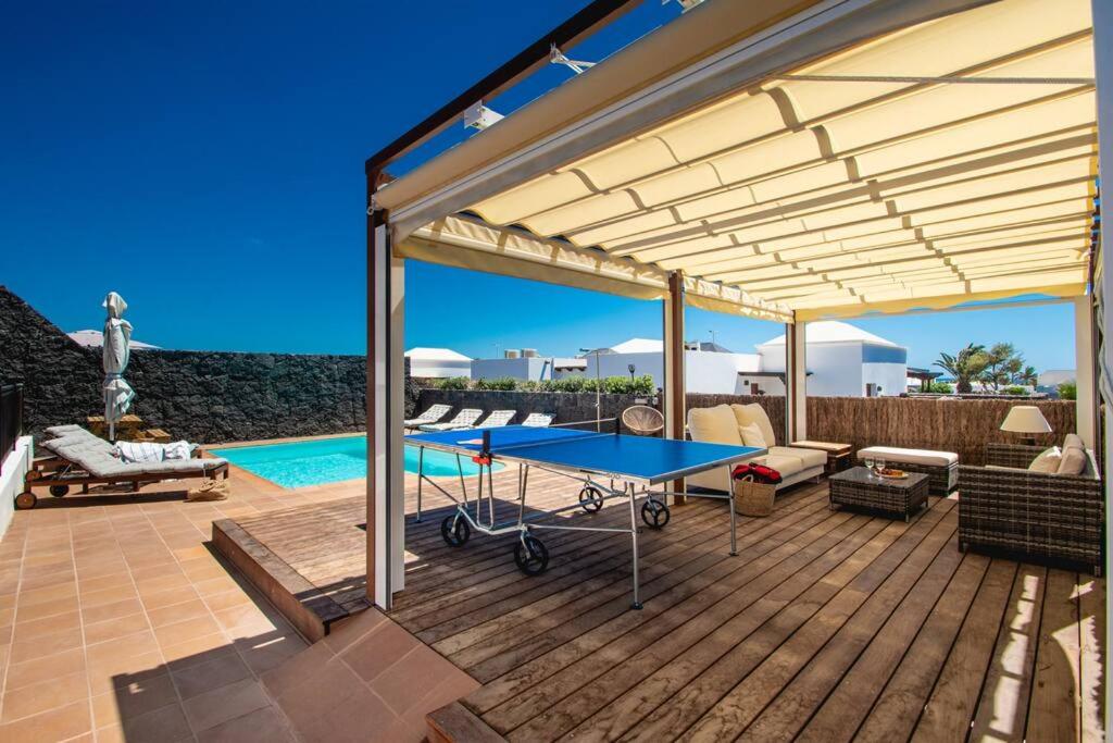 Villa Cavendish with sea views and heatable pool close to Flamingo Beach