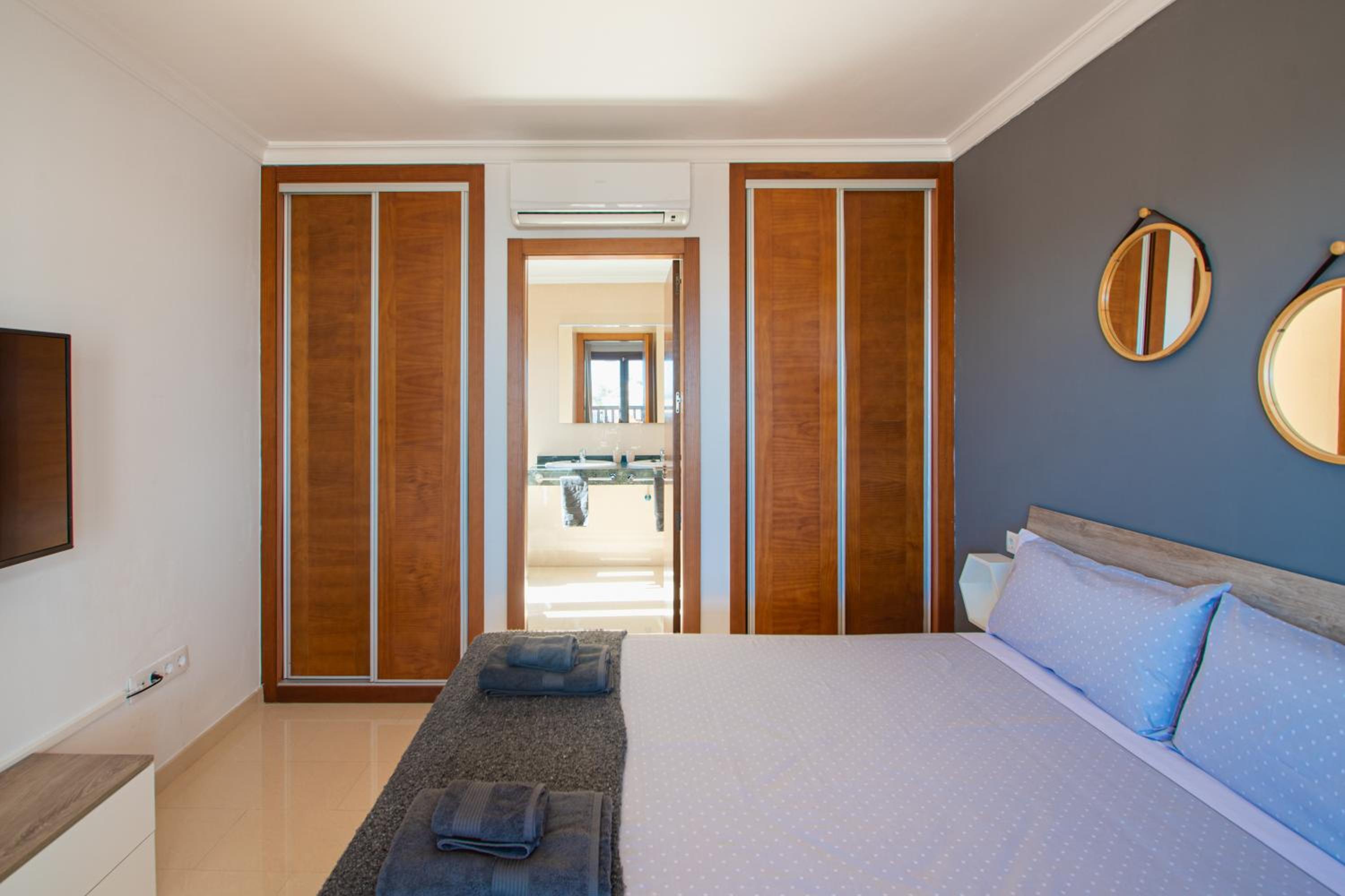Villa Cavendish with sea views and heatable pool close to Flamingo Beach