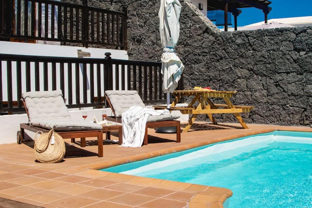 Villa Cavendish with sea views and heatable pool close to Flamingo Beach