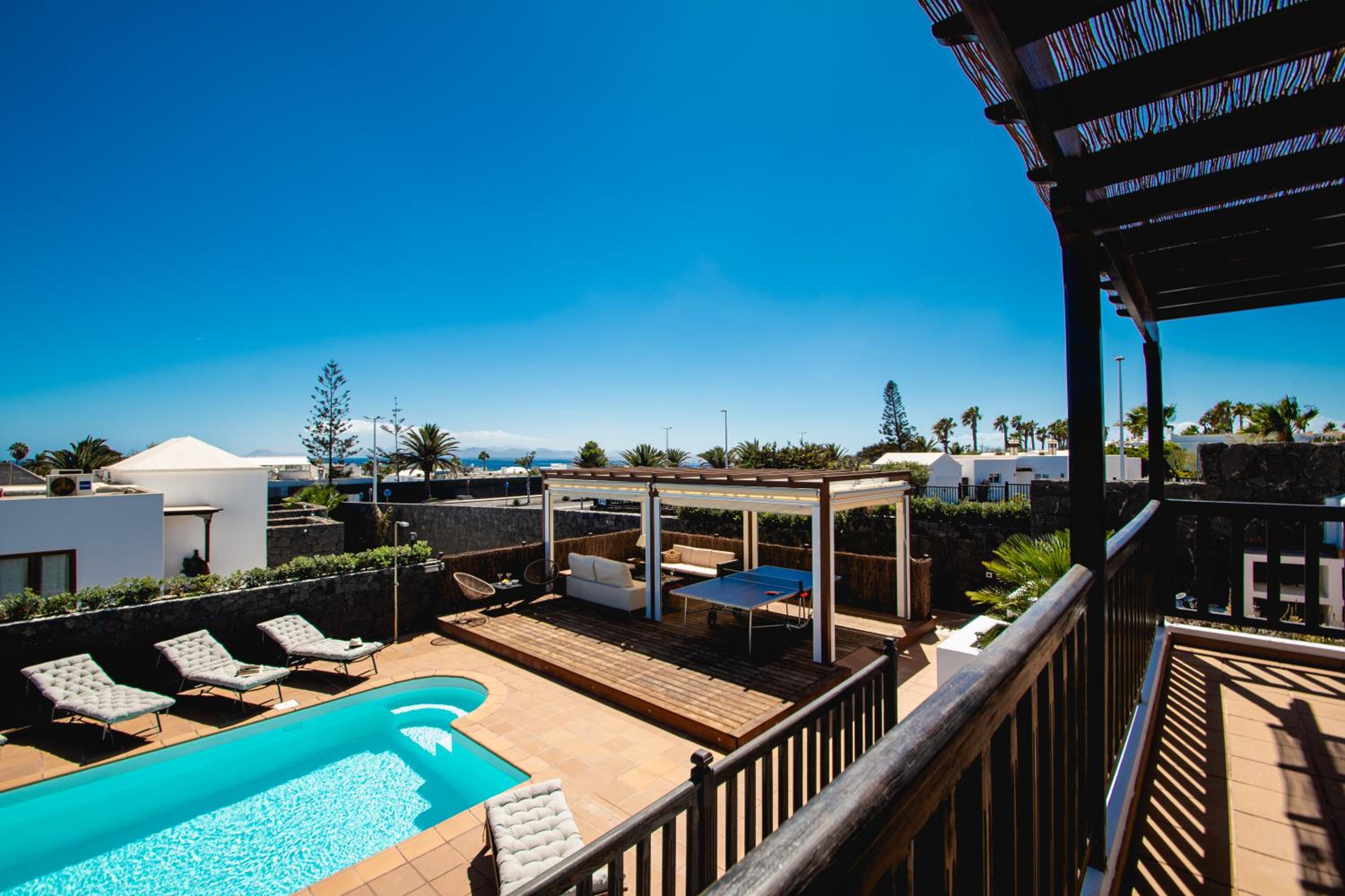 Villa Cavendish with sea views and heatable pool close to Flamingo Beach