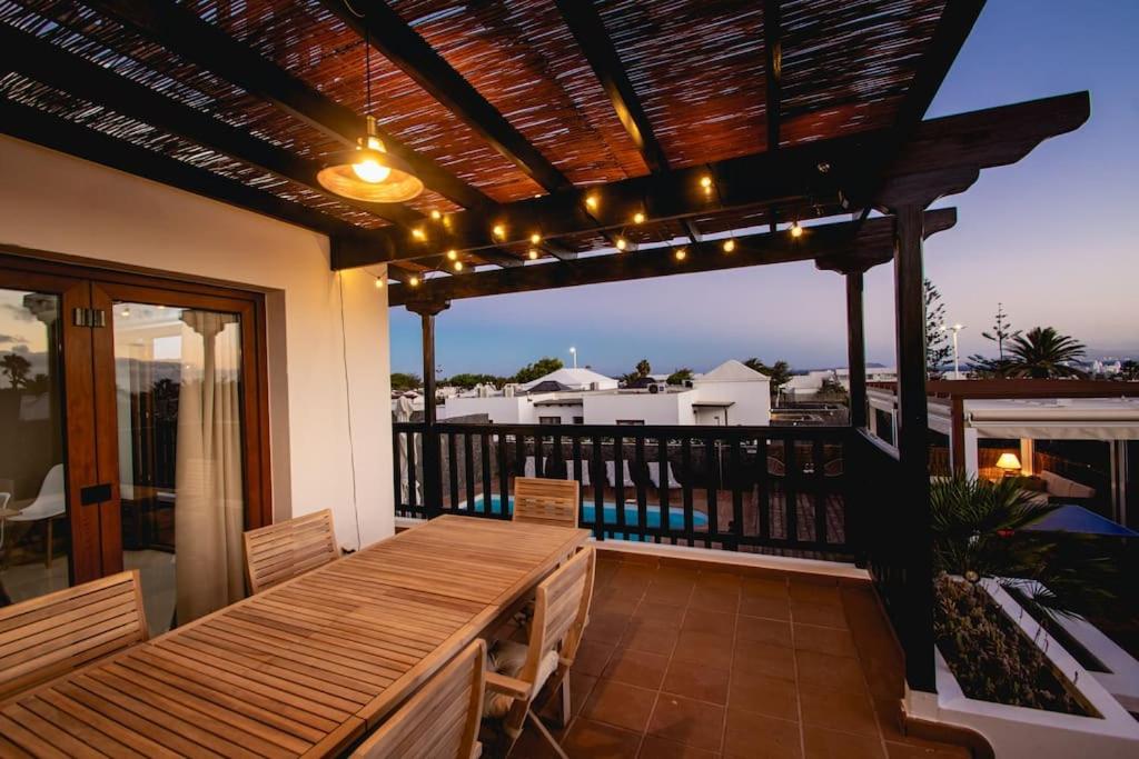 Villa Cavendish with sea views and heatable pool close to Flamingo Beach