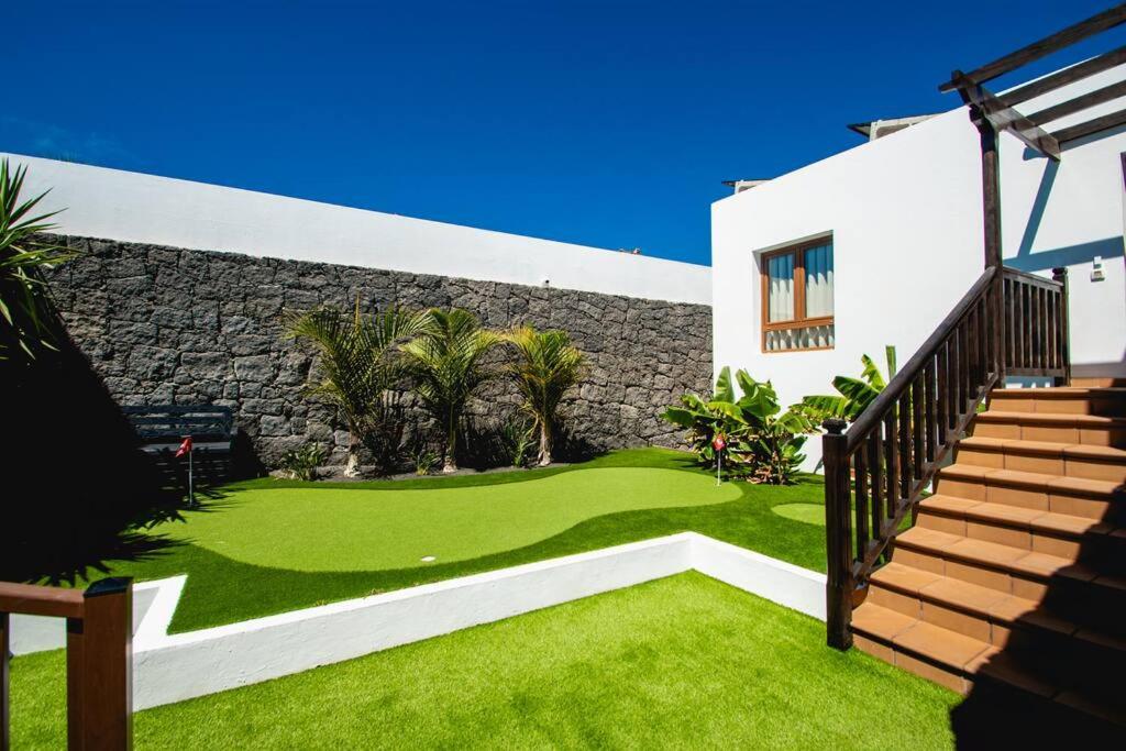 Villa Cavendish with sea views and heatable pool close to Flamingo Beach