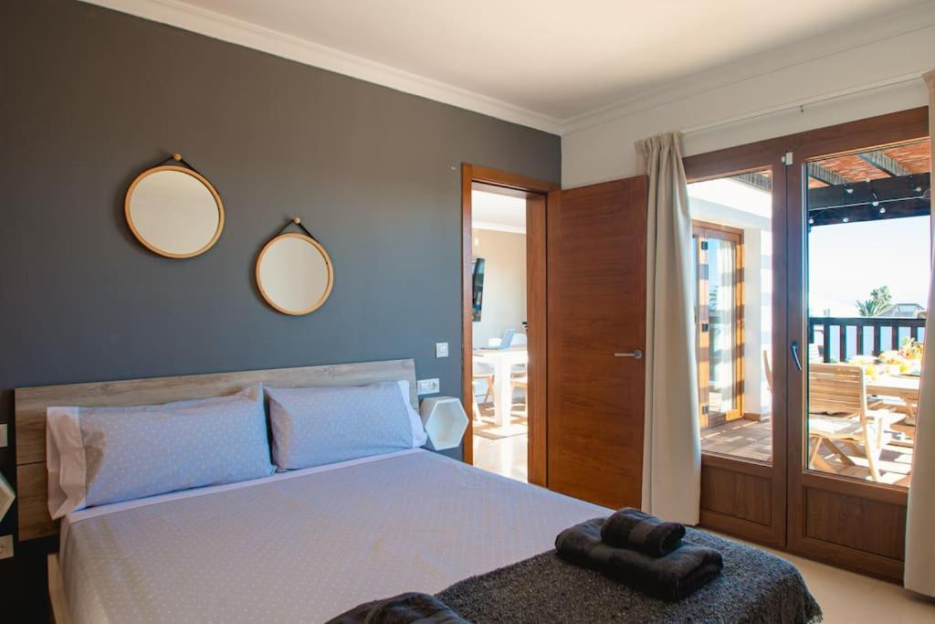 Villa Cavendish with sea views and heatable pool close to Flamingo Beach