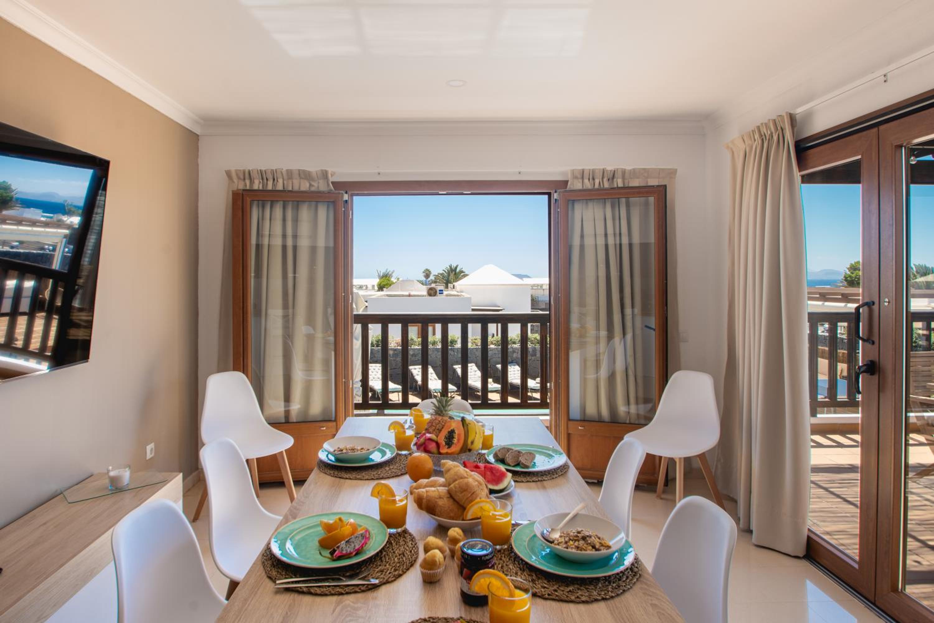 Villa Cavendish with sea views and heatable pool close to Flamingo Beach