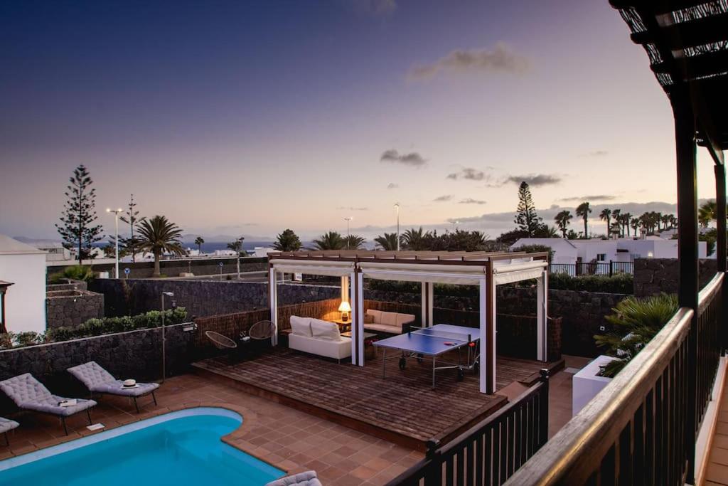 Villa Cavendish with sea views and heatable pool close to Flamingo Beach