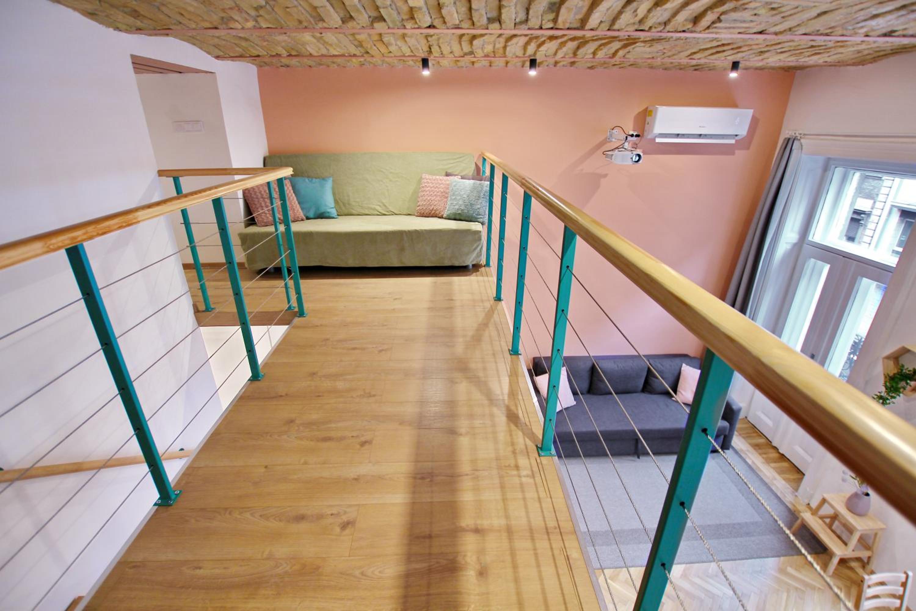 Awesome Budapest Downtown Studio w Balcony & Free Private Parking