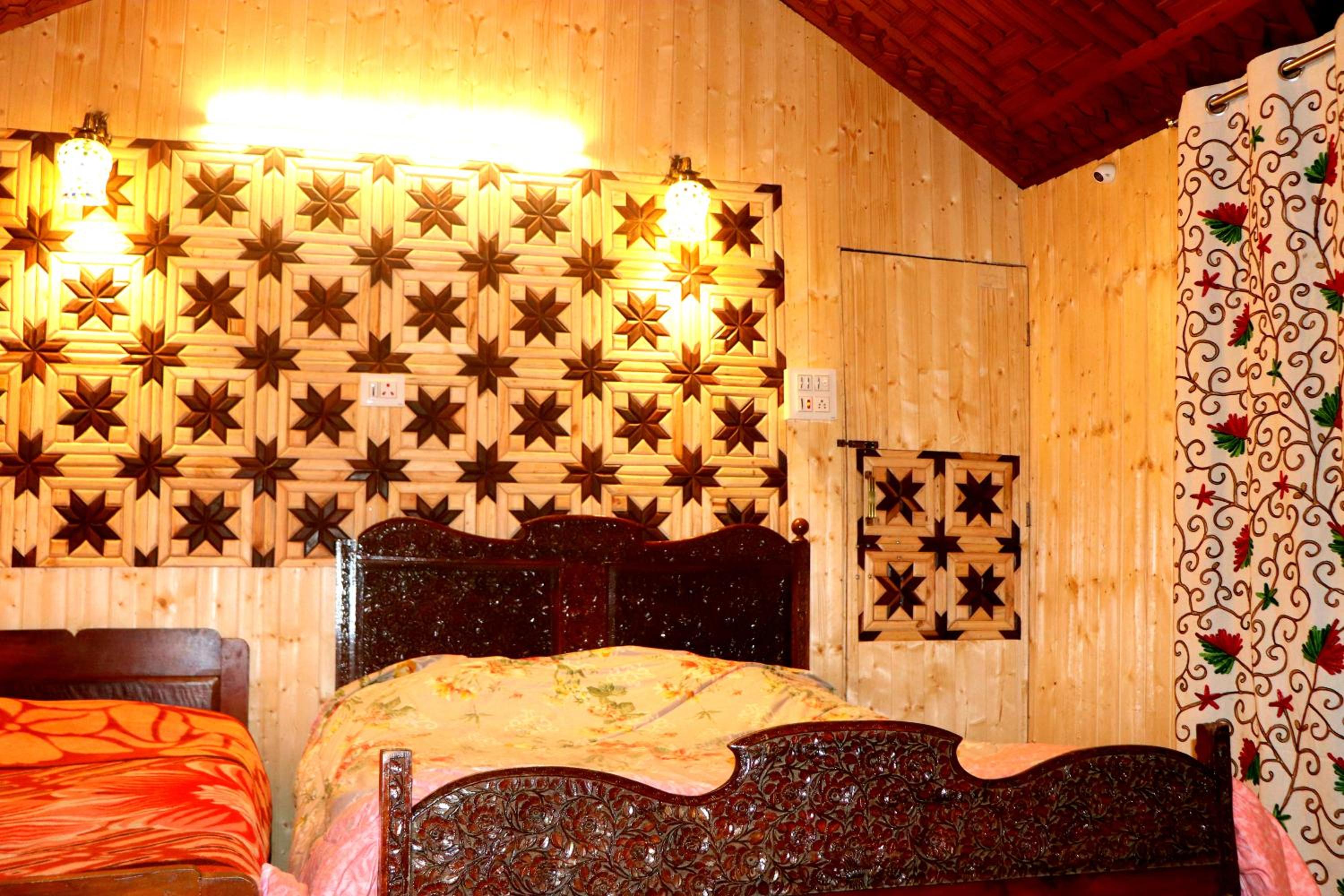 House Boat New Pala Palace