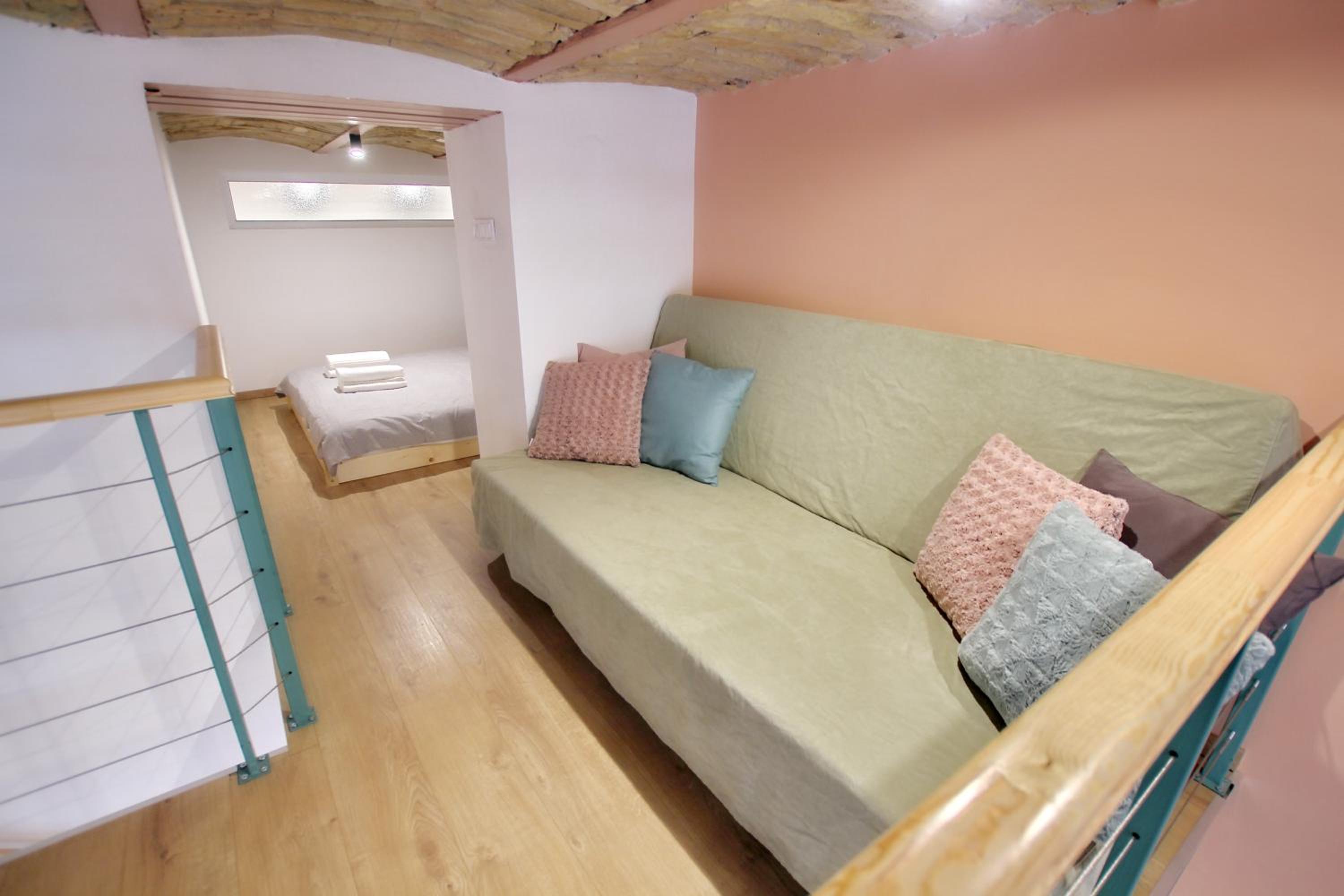 Awesome Budapest Downtown Studio w Balcony & Free Private Parking