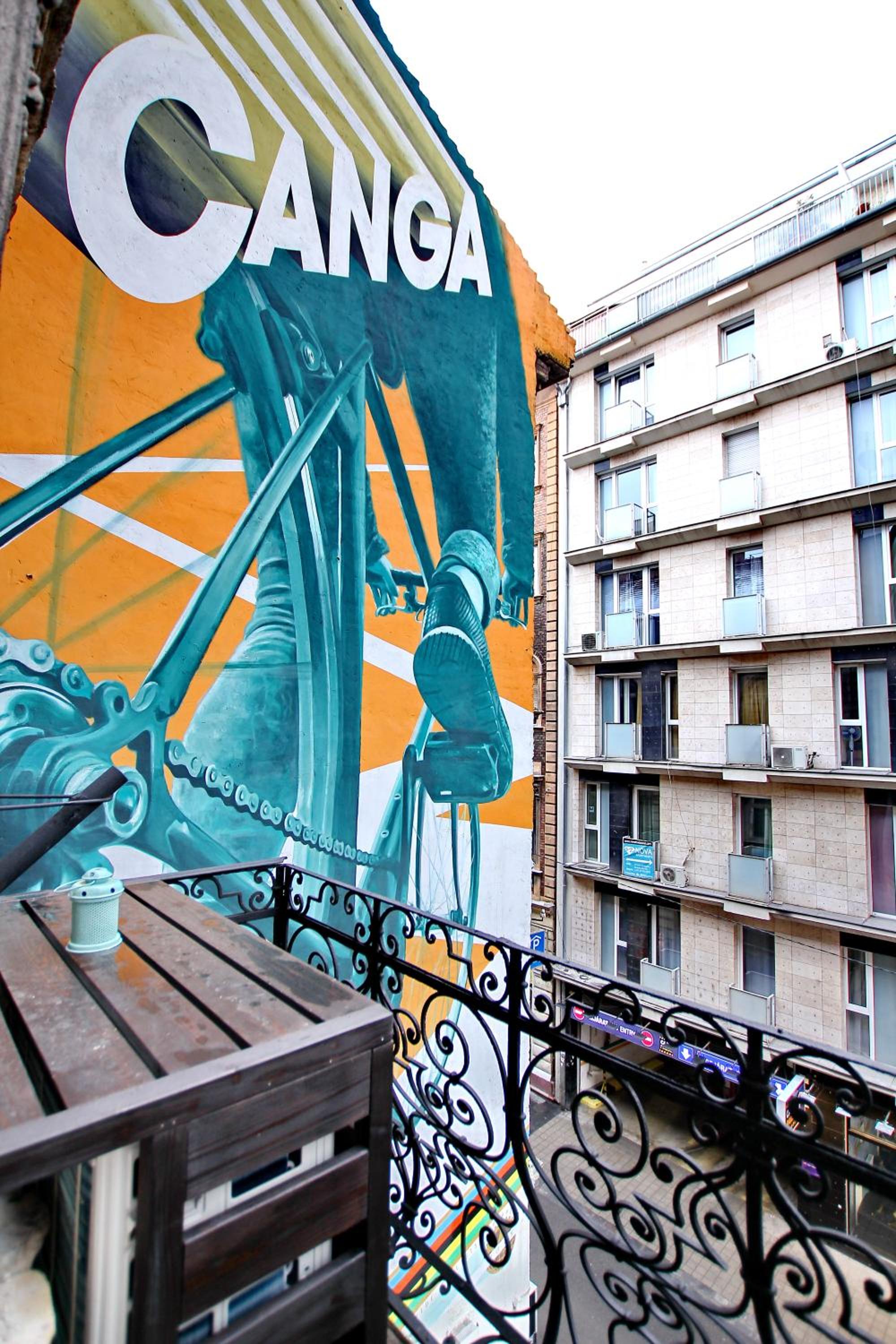 Awesome Budapest Downtown Studio w Balcony & Free Private Parking