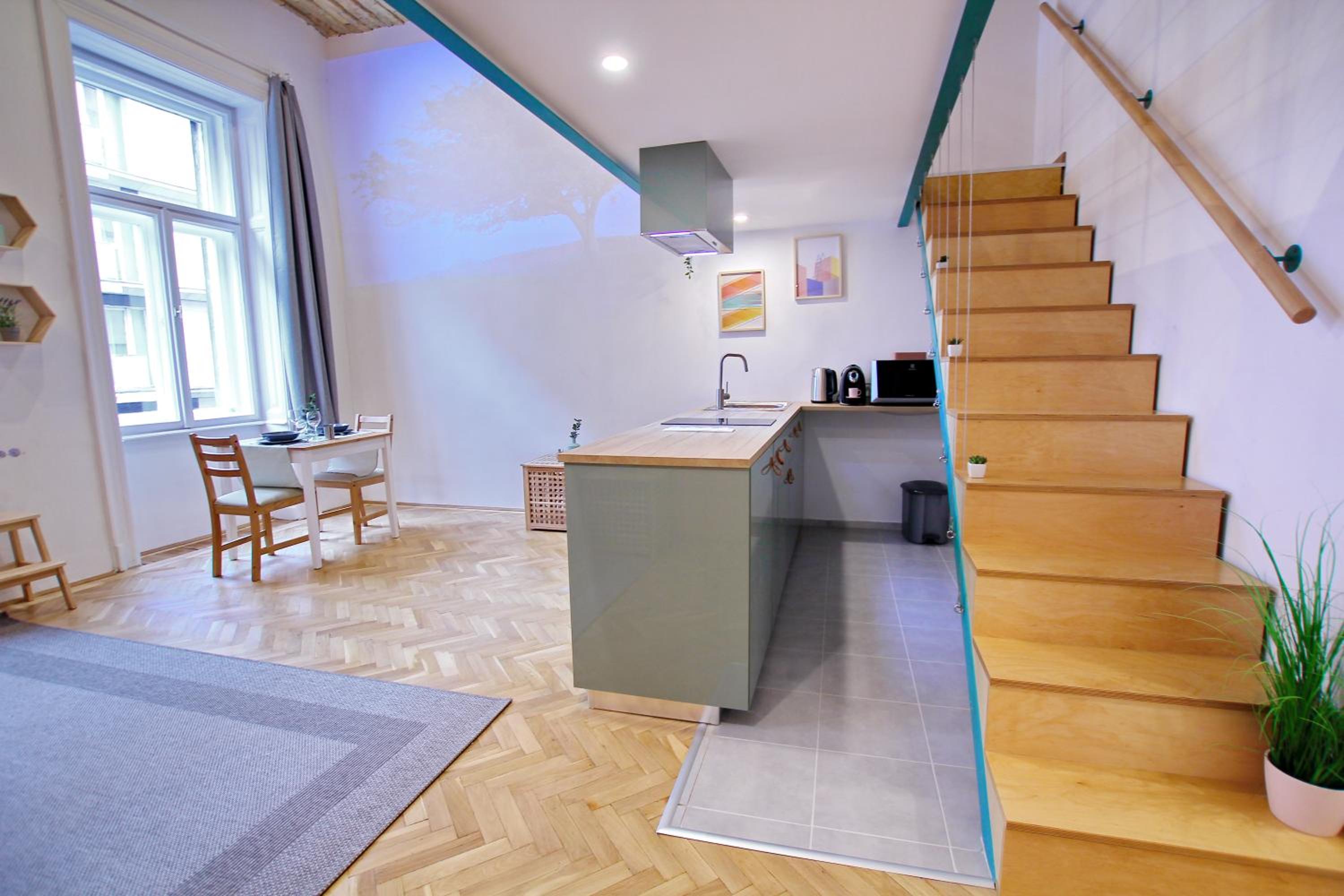 Awesome Budapest Downtown Studio w Balcony & Free Private Parking