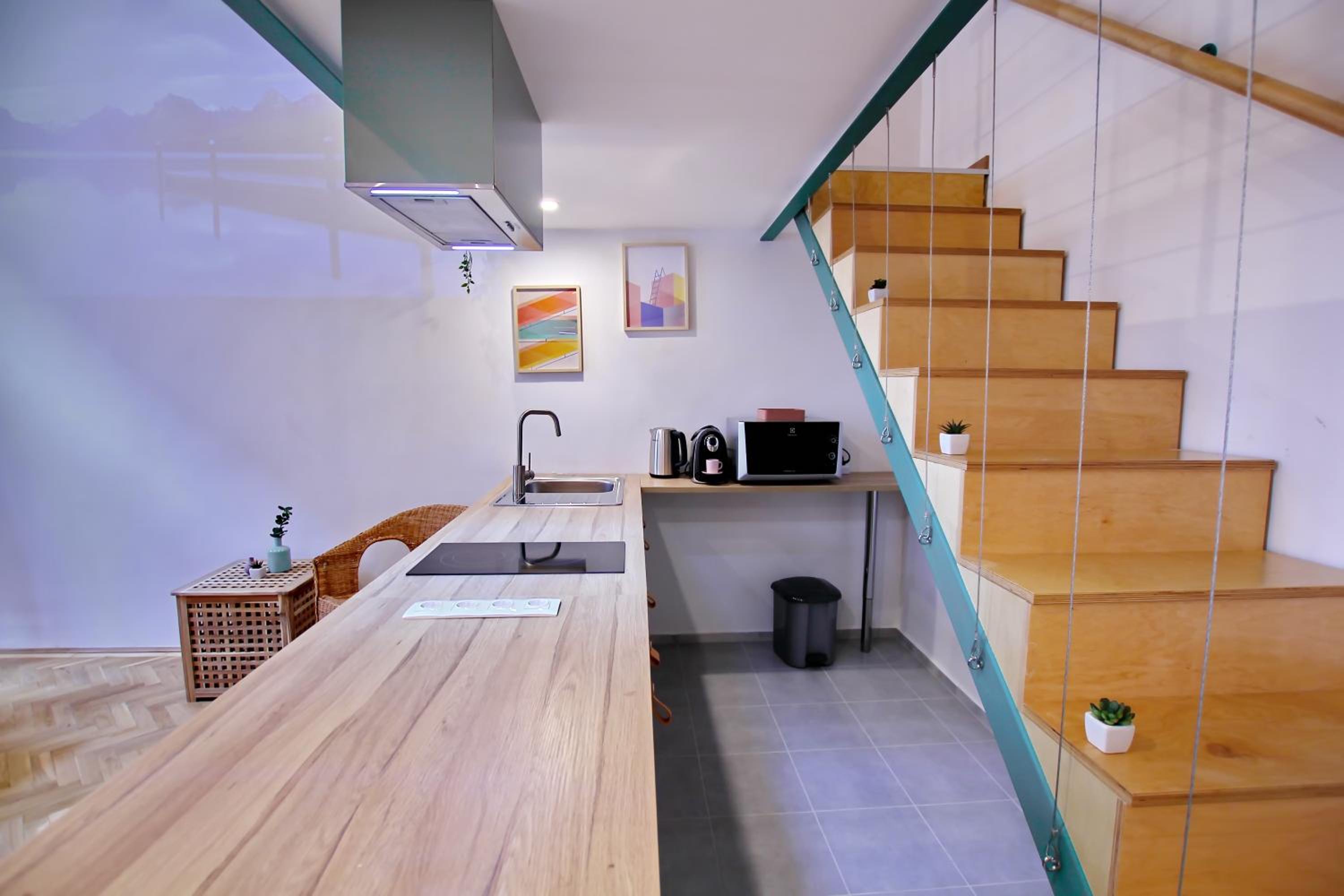 Awesome Budapest Downtown Studio w Balcony & Free Private Parking