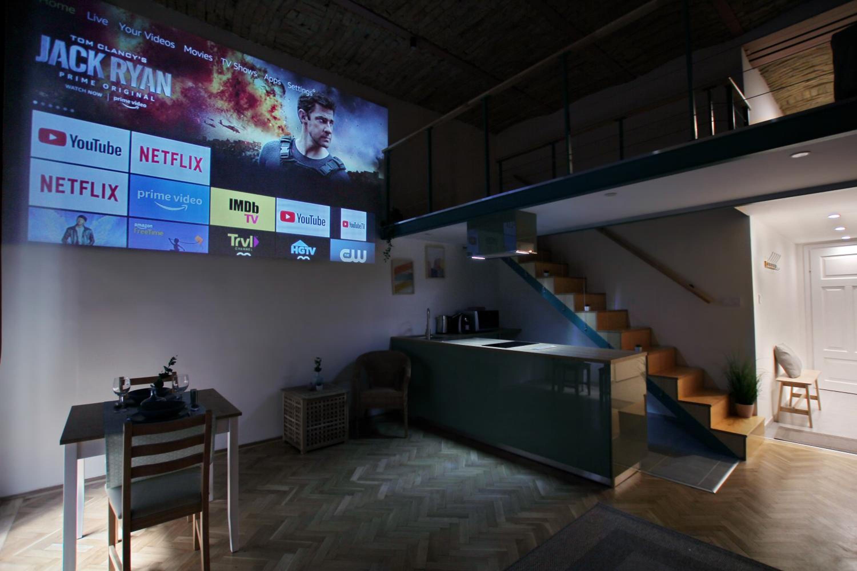 Awesome Budapest Downtown Studio w Balcony & Free Private Parking