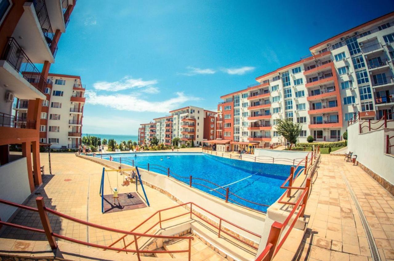 Beautiful apartment right by the sea, Sveti Vlas