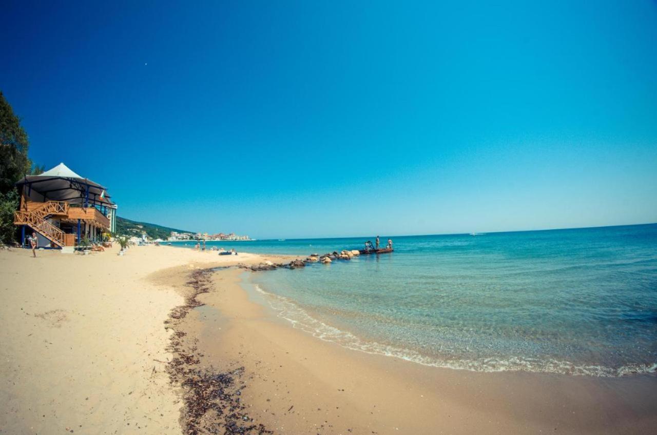 Beautiful apartment right by the sea, Sveti Vlas