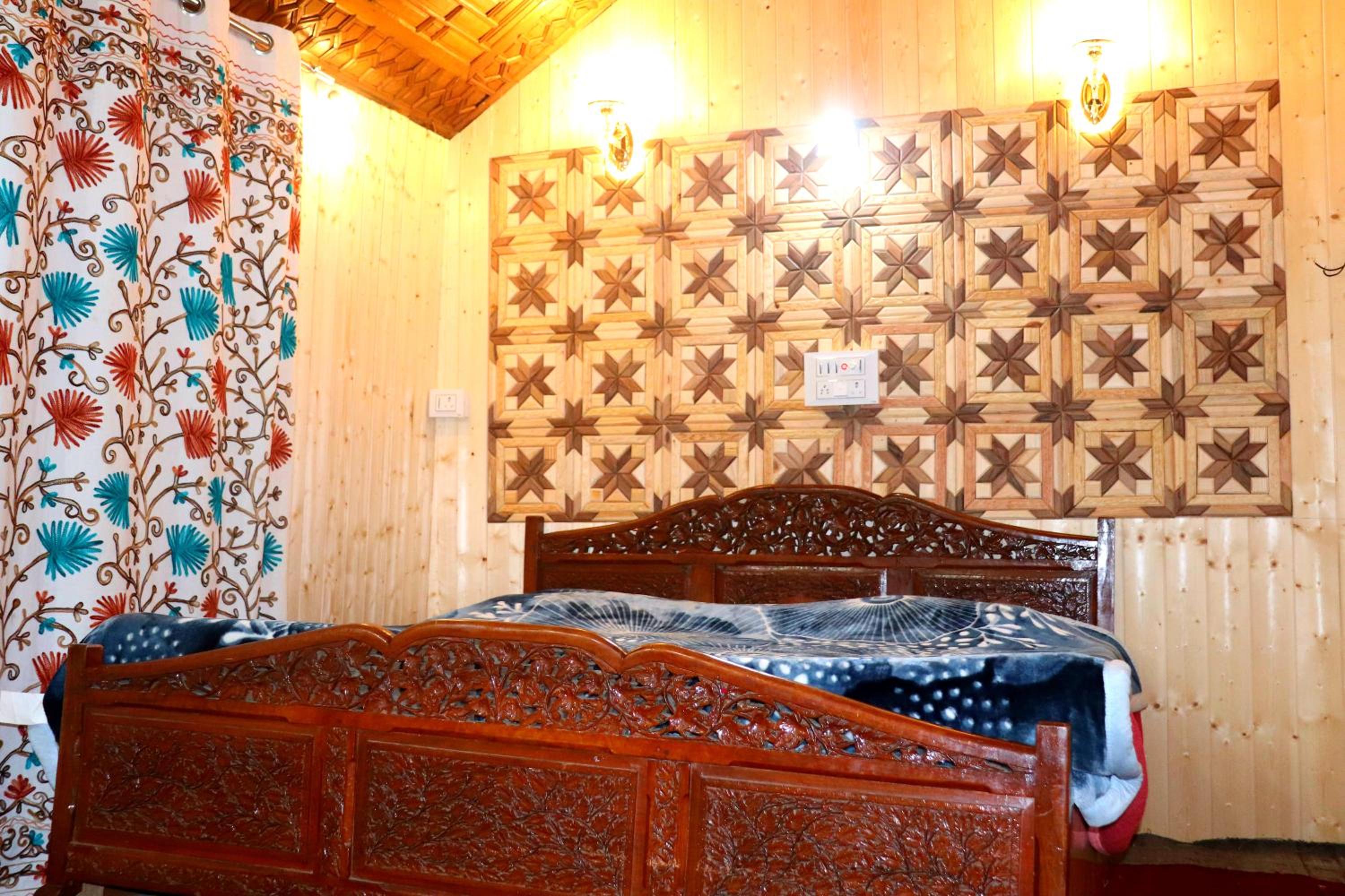 House Boat New Pala Palace