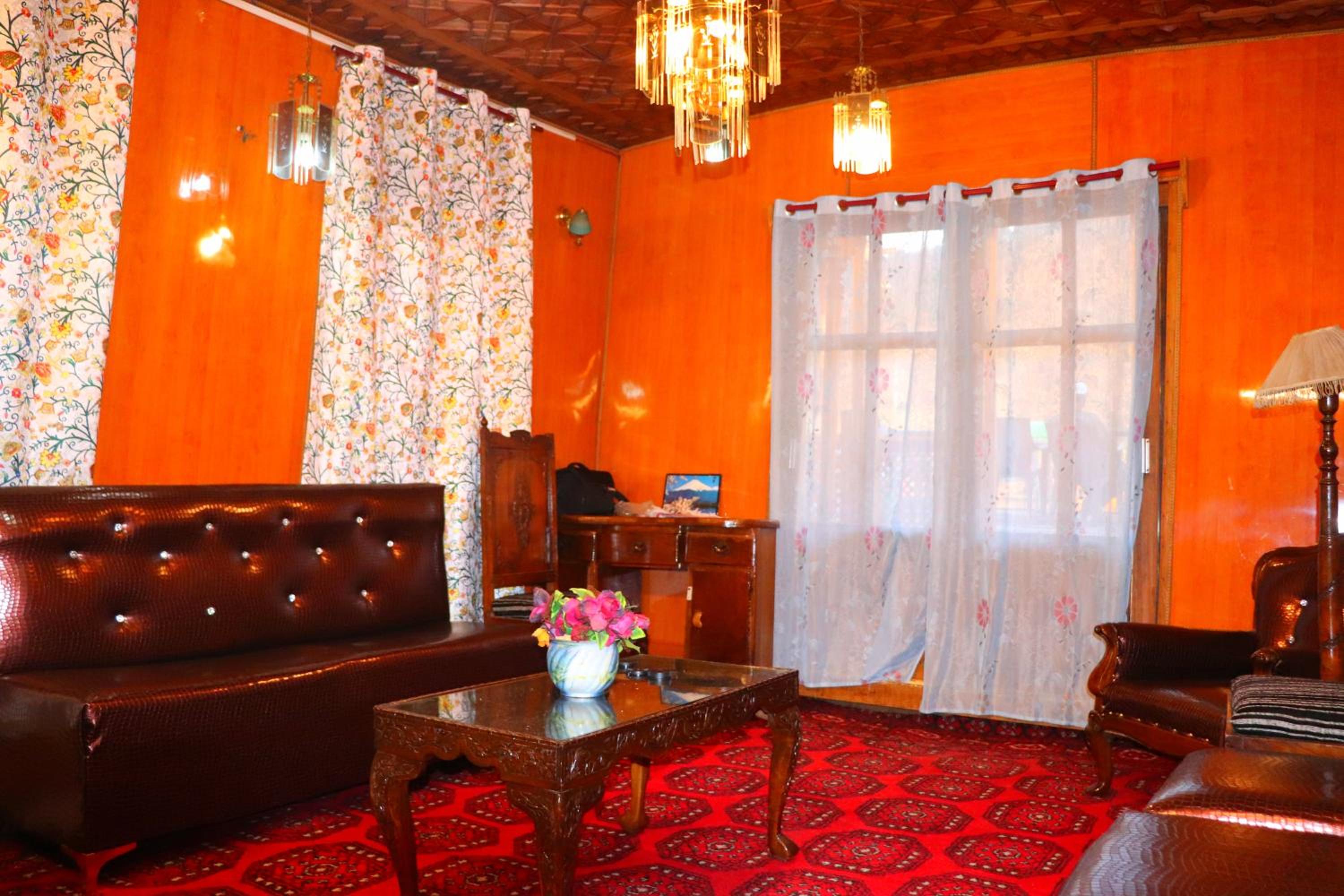 House Boat New Pala Palace