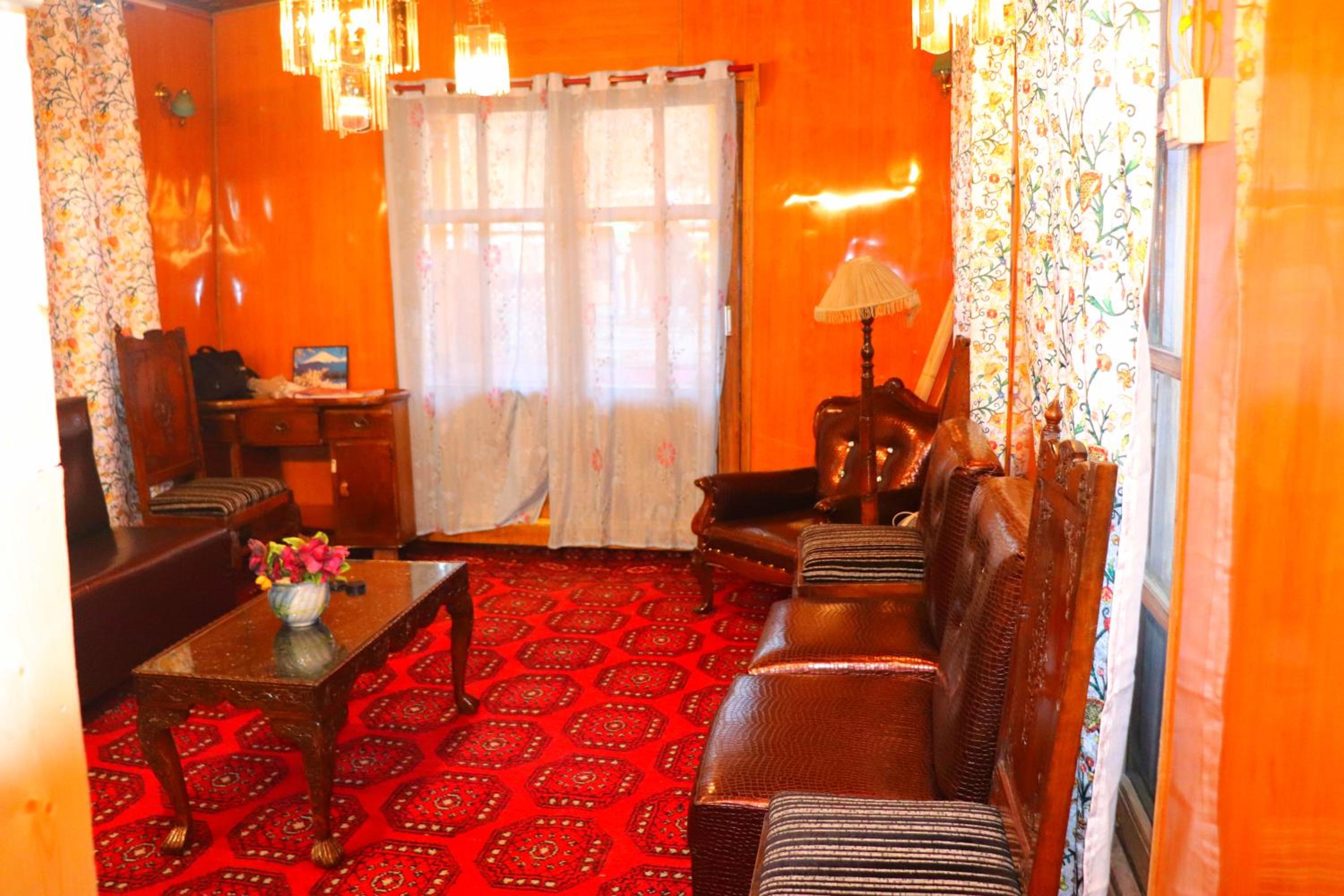 House Boat New Pala Palace