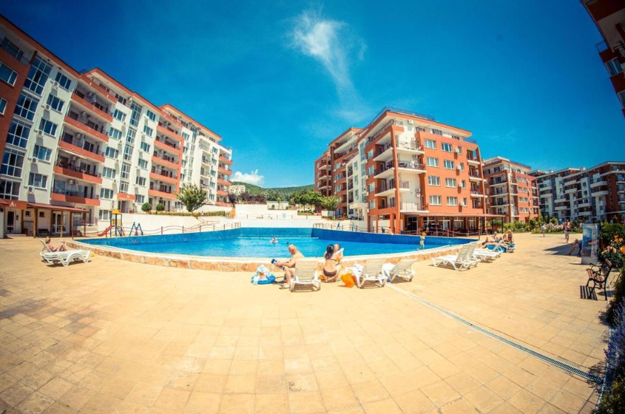 Beautiful apartment right by the sea, Sveti Vlas