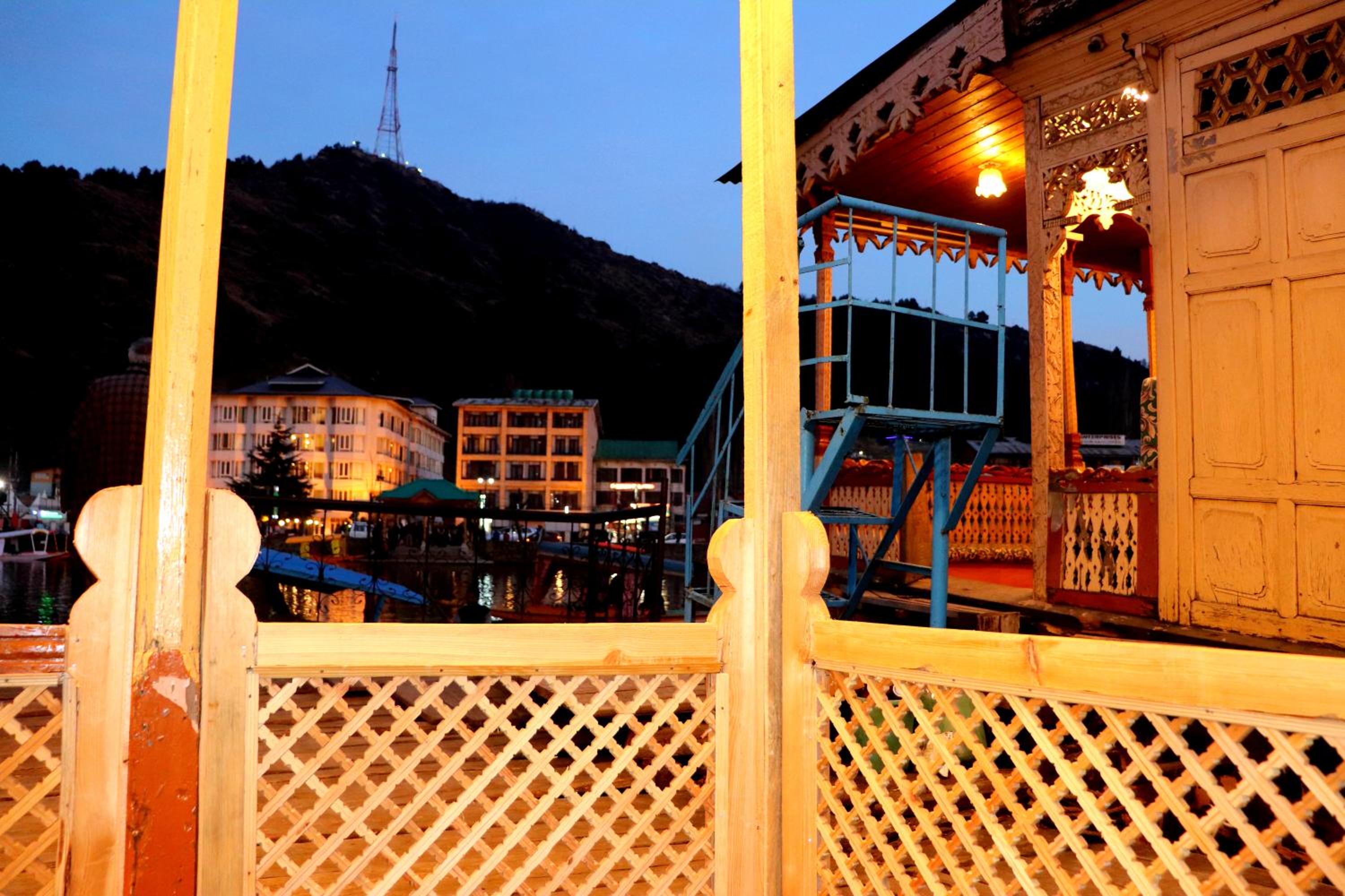 House Boat New Pala Palace